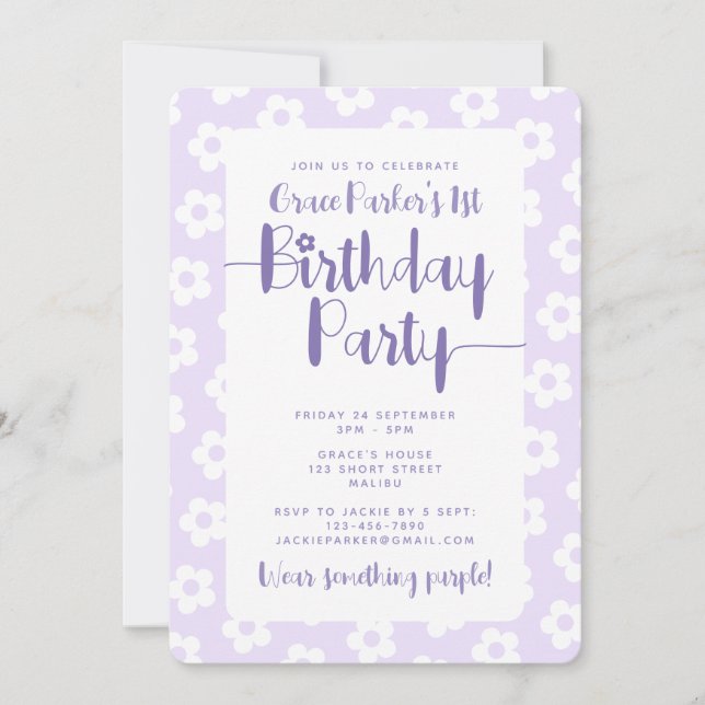 Convite Cute Purple Daisy Pattern 1st Birthday Party (Frente)