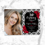 Convite Damask Black Silver Rosa vermelha Foto 50º anivers<br><div class="desc">Elegante convite floral feminino para o 50º aniversário com sua foto. Design branco preto-claro-claro com prata brilhante. Apresenta cor damasco preta e branca, rosa vermelha, fonte de script e confetti. Perfeito para uma festa de comemoração de na moda adulto. Personalize com seus próprios detalhes. Pode ser personalizado para qualquer idade!...</div>