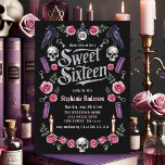 Convite Dark Academia Gótica Silver Floral Sweet 16<br><div class="desc">Convide seus convidados para uma maravilhosamente bela comemoração dos Dezesseis com este convite inspirado na academia escura. A design gótica apresenta uma tipografia prateada contra um fundo preto profundo,  acentuado com teclas antigas e misteriosos corvos. Este convite único estabelece o clima perfeito para uma noite memorável e encantadora.</div>
