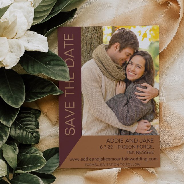 Convite Data de Salvamento de Casamento Moderno Foto Borra (Burgundy and gold wedding Save the Date photo card.)