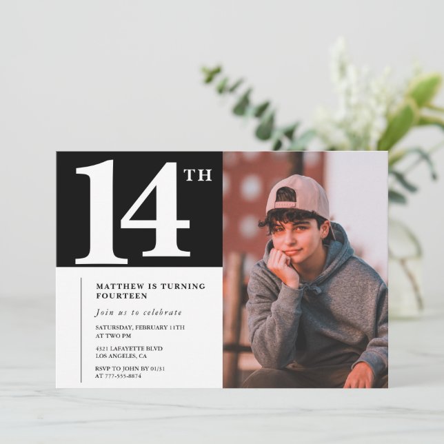 Convite de 14º aniversário Preto Branco Foto Chic (Em pé/Frente)