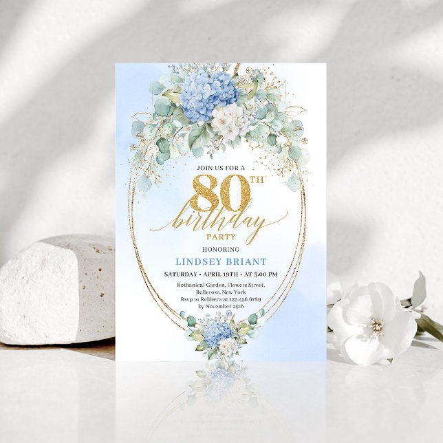 Convite de 80º Aniversário Hidrangea Azul Chic Euc (Chic Blue Hydrangea Eucalyptus 80th Birthday Invitation)