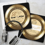 Convite de aniversário 50º Retroativo de Registro<br><div class="desc">Este único e divertido convite de aniversário Black and Solid Dourado Vinyl Record Retro Music tema 50th apresenta um título de música de trocadilho "This Will Be One For The Record" e os detalhes de tipografia são um dos que seus convidados certamente se lembrarão! O convite quadrado tem uma víbora...</div>