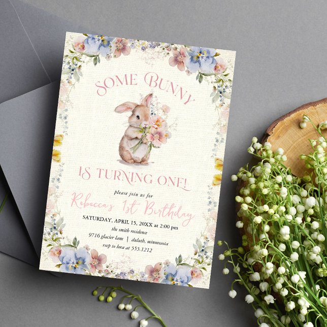 Convite de Aniversário de 1 Ano Floral Doce Coelhi (Floral Sweet Little Bunny 1st Birthday Invitation)