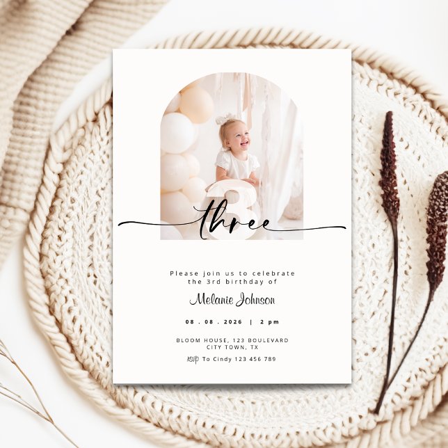 Convite de Aniversário de 3 anos Moderno com Foto  (3rd birthday invitation with photo and cream color background)