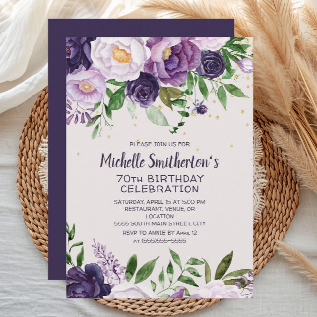Convite de Aniversário de 70 anos com Glitter Flor (Elegant purple watercolor floral women's 70th birthday party invitation)
