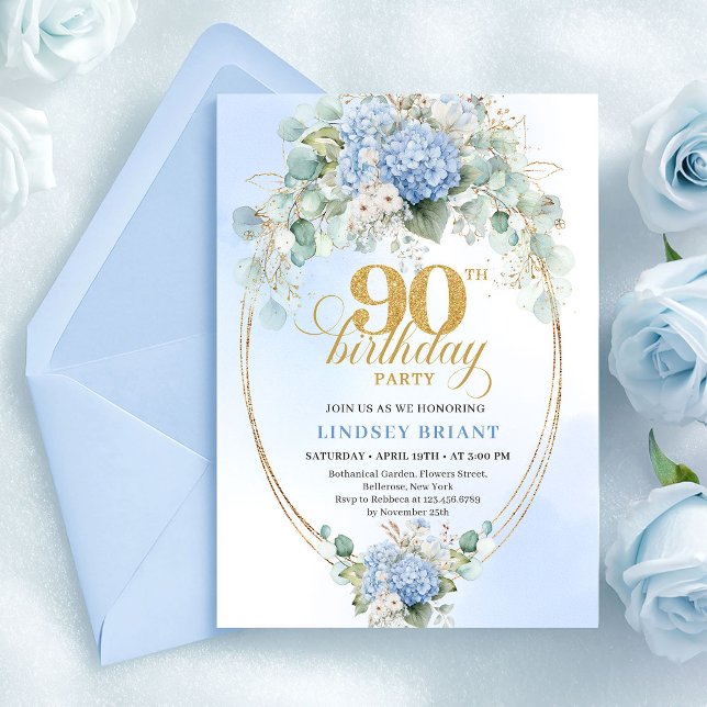 Convite de Aniversário de 90 anos Classic Soft Blu (Classic Soft Blue Floral 90th Birthday Invitation)