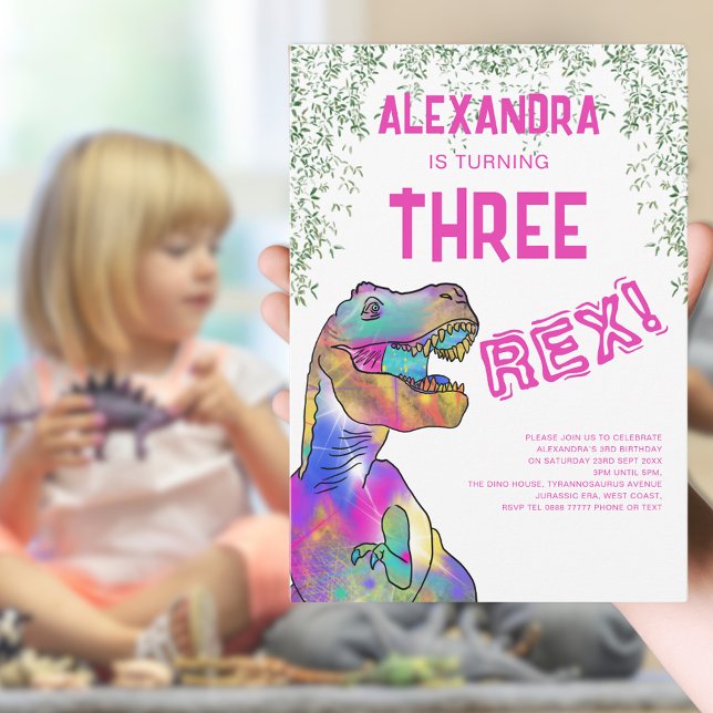 Convite de aniversário de Dinossauro Três Rapariga (Three rex girls dinosaur 3rd birthday party invitation with colorful T-Rex and pink typography )