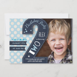 Convite de aniversário de dois anos moderno com qu
