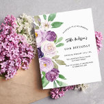 Convite de aniversário de florais violeta roxa<br><div class="desc">Um fundo violeta,  lavanda,  colorido d'água e uma armação de arco. Decorado com flores violetas e púrpuras de cor aquosa e verde. Personalize e adicione seu nome e detalhes da festa. 1 folha = 1 convite impresso de borda a borda.</div>