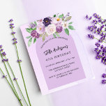 Convite de aniversário de flores roxas violetas<br><div class="desc">Um fundo violeta,  lavanda,  colorido d'água e uma armação de arco. Decorado com flores violetas e púrpuras de cor aquosa e verde. Personalize e adicione seu nome e detalhes da festa. 1 folha de papel = 1 convite impresso borda a borda.</div>