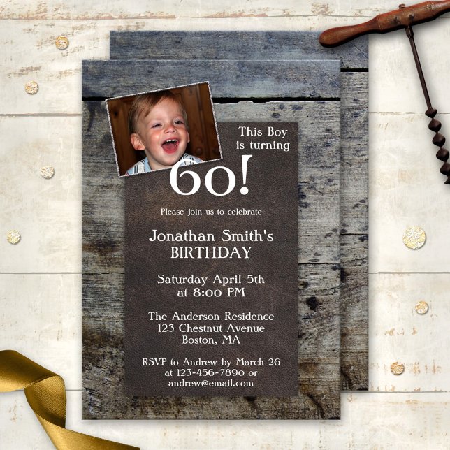Convite de aniversário de madeira personalizada (Birthday party invitation featuring your photo on weathered wood and dark brown leather)