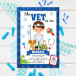 Convite de aniversário de Vet<br><div class="desc">Convite de aniversário de Vet do Menino com Dinossauro - O gato está definitivamente fora da bolsa neste. O convite de aniversário deste rapaz é o remédio certo para dar à sua filha a celebração que merece. Apresentando um pequeno veterano ocupado rodeado por todos os seus amigos pacientes animais. Não...</div>