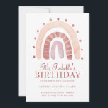 Convite de aniversário do Boho Rainbow Pink Kid<br><div class="desc">Um convite de aniversário de um garoto do arco-íris,  cor-de-rosa e castanho rosado. Um estilo doce moderno de contraste de script e tipo colorido serif. Simples e caprichoso. Estrelas cor-de-rosa sobre fundo marrom-rosado no fundo do convite.</div>