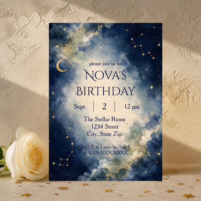 Convite de Aniversário Galáxia Celestial | Aquarel (Elegant celestial birthday invitation with watercolor clouds, moon, stars and constellations.)