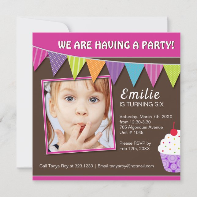 Convite de aniversário lunático do cupcake (Frente)