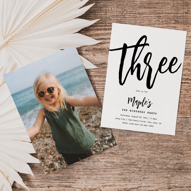 Convite de aniversário minimalista | Aniversário s (Criador carregado)