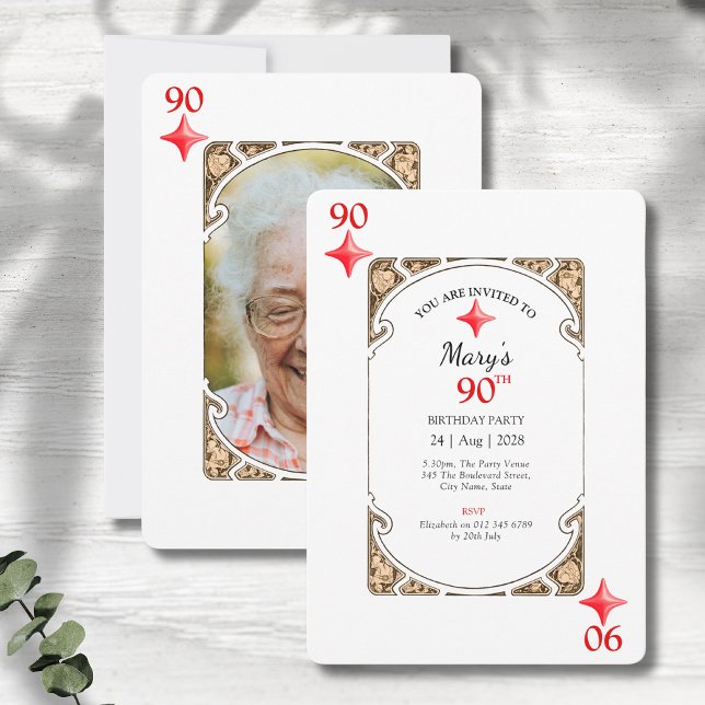 Convite de Aniversário para 90 de Jogar Cartão Dia (90th birthday party invitations. Art deco playing card style on a grey wood background )
