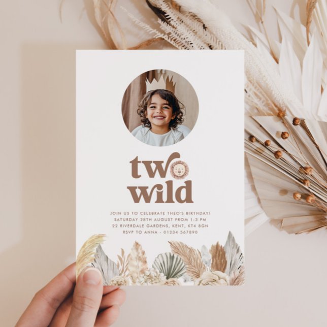 Convite de Aniversário para Duas Fotografias Neutr (Zazzle Two Wild Neutral Round Photo Birthday Invitation)