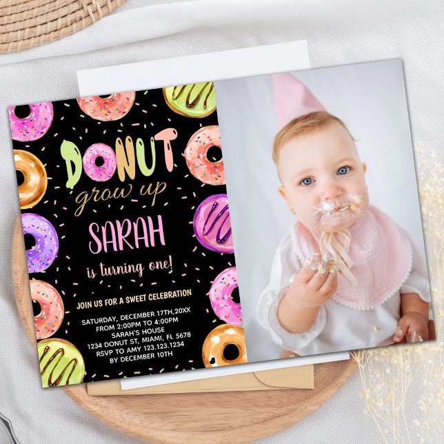 Convite de Aniversário para Rosquinha de Foto Pret (Light Colors Black Photo Donut Birthday Invitation)