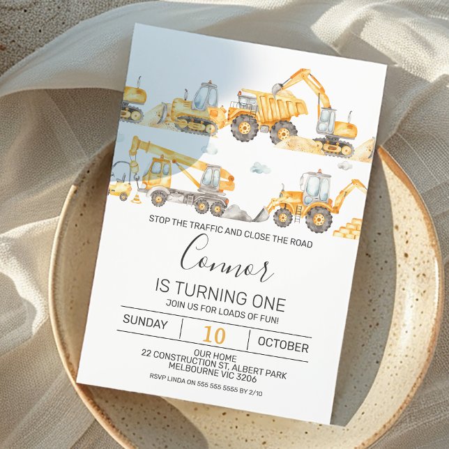 Convite de Aniversário para Veículos de Construção (Under Construction Themed First Birthday Invitation For Boy Modern Excavators Dump Truck Crane Road)