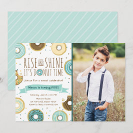 Convite de aniversário rosquinha erguido e brilhan