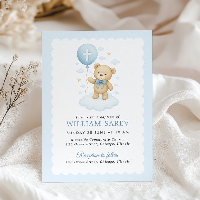 Convite De Batismo De Urso De Teddy Escalado (Adorable baptism invite for boy with teddy and stars—soft neutral setting for sweet celebration)