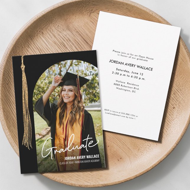 Convite de Casa Aberta com Foto de Graduado Preto  (Modern typography Grad photo Open house invitation and graduation announcement card template.)