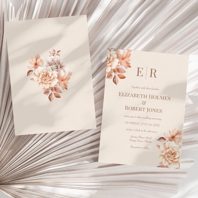Convite de Casamento Bege Rosado Monograma (Modern Rose Gold Floral Monogram Wedding Invitation on a sunny neutral dry palm leaf.)
