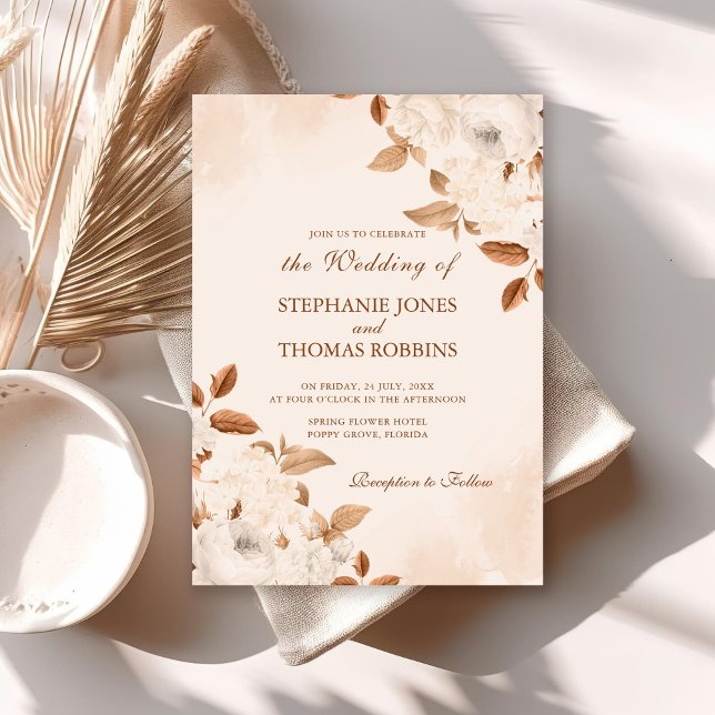 Convite de Casamento Boho com Peônias Brancas (Boho Terracotta Floral Wedding Invitation on a white table with neutral boho decoration.)