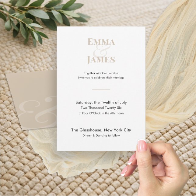 Convite de Casamento Champanhe Minimalista | Códig (Soft champagne wedding invitation with modern typography and a clean, elegant layout.)