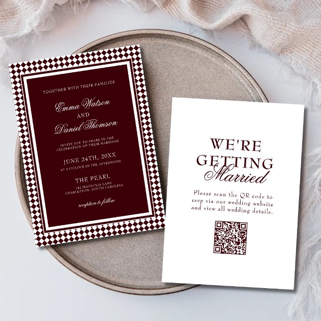 Convite de Casamento Código QR Borda Harlequin Bor (Burgundy QR code wedding invitation combines classic elegance with modern convenience.)