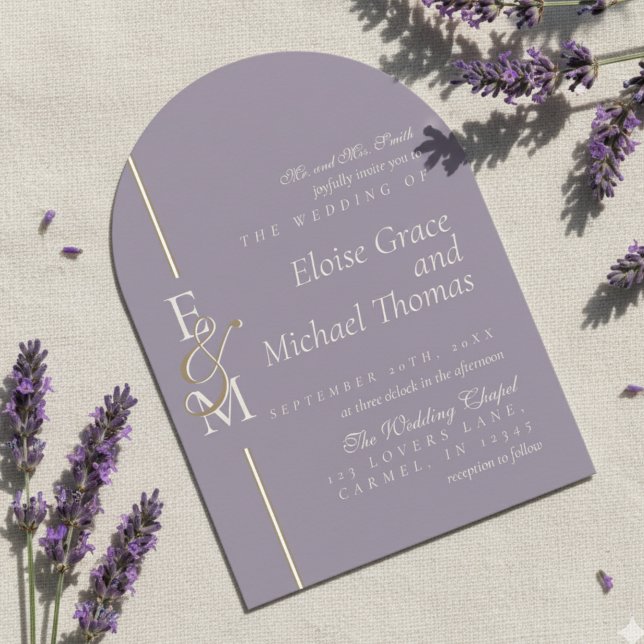 Convite de Casamento com Arco de Lavanda em Letra  (Announce your special day with this luxurious Monogram Script Lavender Arch Wedding Invitation!)