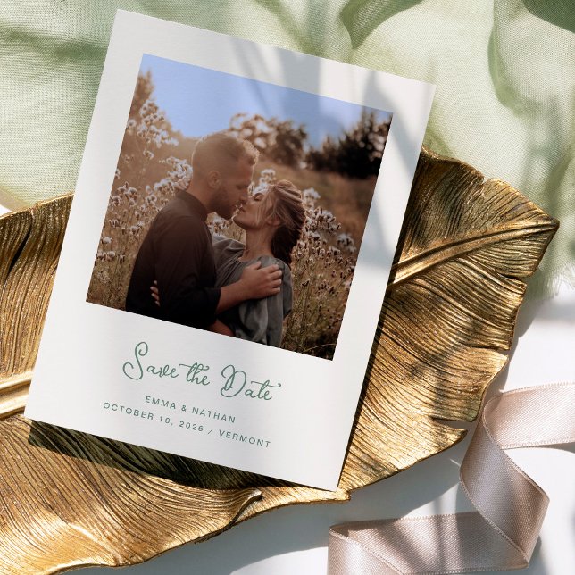 Convite de casamento com código QR em marfim e ver (A simple and elegant ivory cream photo save the date card with sage green text and a QR code)