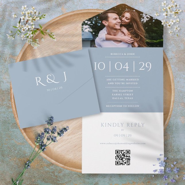 Convite de Casamento com Data de Foto com Código Q (Dusty Blue Monogram QR Code Photo Wedding Date All In One Invitation)