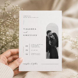 Convite de casamento com foto de arco editorial.