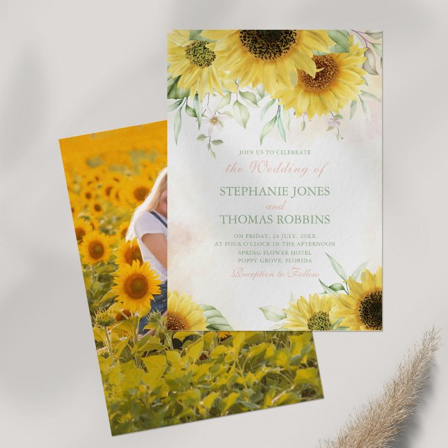 Convite de Casamento com Foto do Casal no Prado de (Sunflower Meadow Couple Photo Wedding Invitation on white table with pampas grass.)
