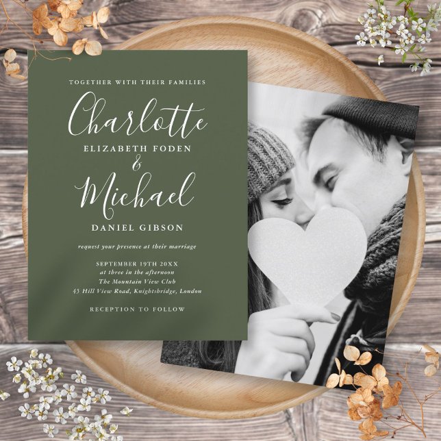 Convite de Casamento com Foto e Letra de Coração e (Olive Green Signature Script Photo Wedding Invitation Postcard)