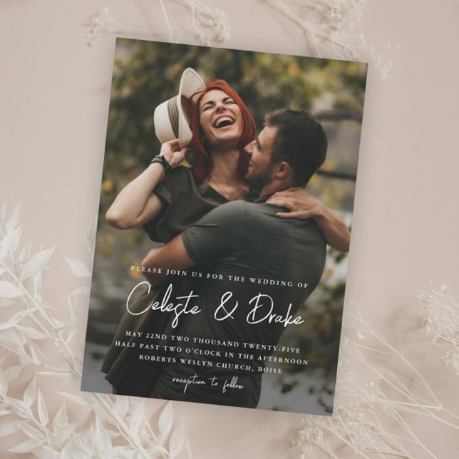 Convite de Casamento com Foto e Letra Moderna Econ (Modern Script Names Budget Photo Wedding Invitations.)
