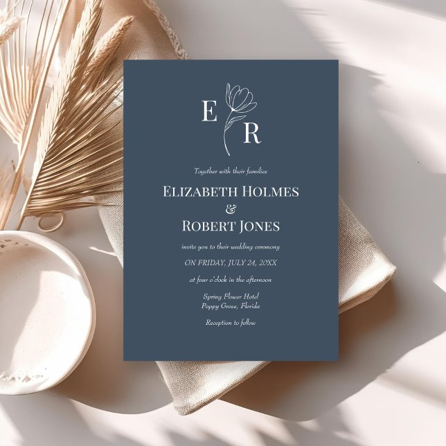 Convite de Casamento com Monograma Floral Azul Mod (Modern Slate Blue Floral Monogram Wedding Invitation on neutral boho wedding table.)