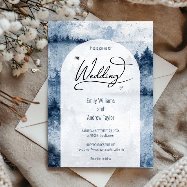 Convite de casamento da floresta com neblina de ág (“Elegant navy blue watercolor wedding invite with foggy forest design for rustic or woodland wedding)