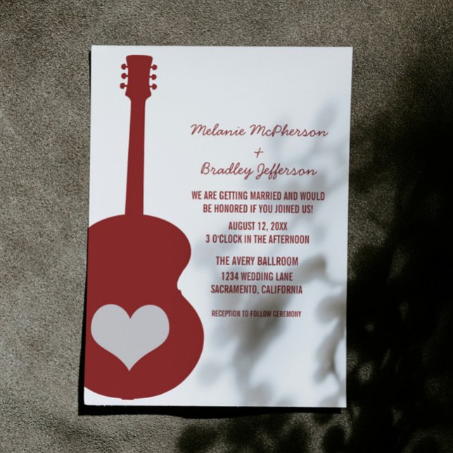 Convite de casamento de Coração de Violão Vermelho (Maroon Red Guitar Heart Wedding Invite)
