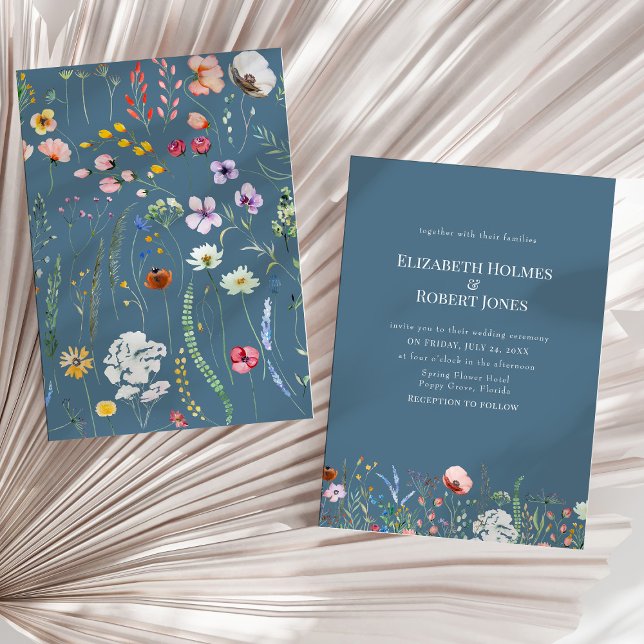 Convite de casamento de Flores Selvagens de Boho A (Soft Blue Boho Wildflowers Wedding Invite on a sunny neutral dry palm leaf.)