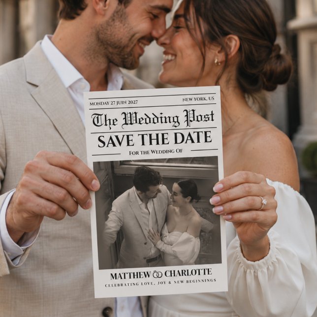 Convite de Casamento de Jornal Salve a Data (vintage newspaper wedding save the date cards black and white unique fun classic retro)