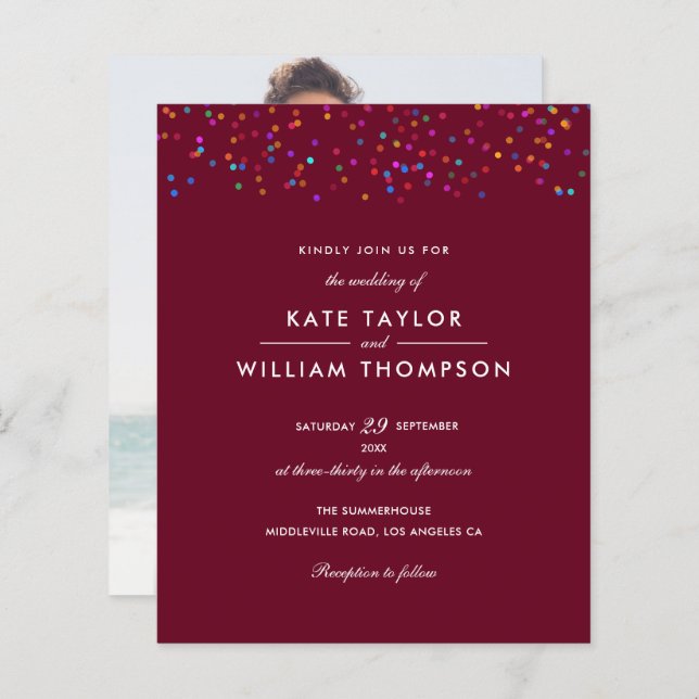 Convite de casamento do Rainbow Confetti Burgundy (Frente/Verso)