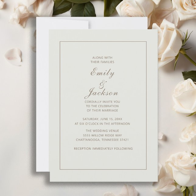 Convite de Casamento Elegante Creme Marrom Moderno (Elegant cream-colored wedding invitation with beautiful calligraphy script.)