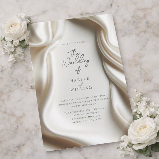 Convite de casamento em cetim branco elegante (Elegant wedding invitation featuring a white satin frame.)