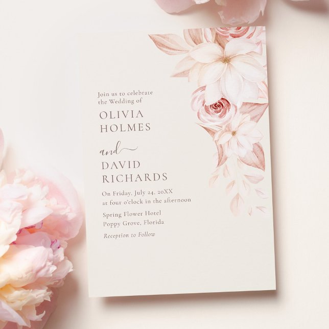 Convite de Casamento Floral Bege Rosa Elegante (Elegant Beige and Pink Roses Wedding Invitation on pale pink table with pink roses.)