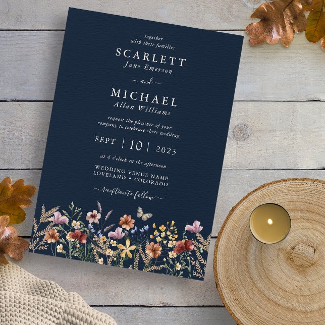 Convite de Casamento Floral Boho Navy (Wildflower Boho Navy Floral Wedding Invitation with Butterfly by Painted Paperie
)