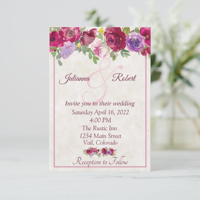 Convite de casamento floral borgonha e roxo orçame (Em pé/Frente)